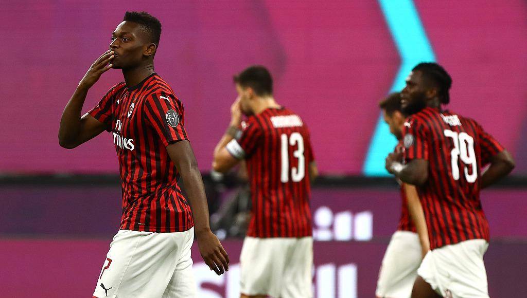  蓝黑军团强势登顶意甲积分榜领跑群雄