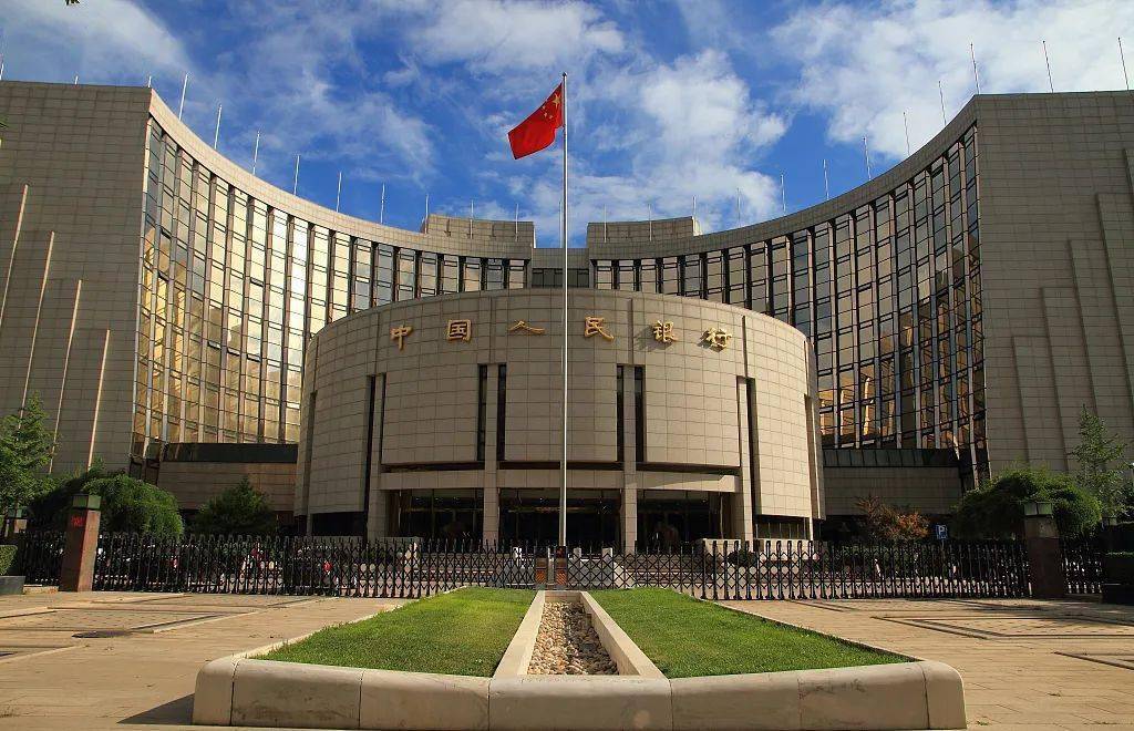 竞技宝官网- 法兰克福交易所上市周边商品，足球俱乐部跨界金融领域  